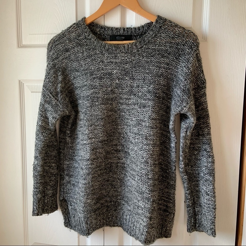 Forever 21 warm grey sweater size medium